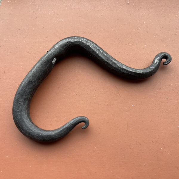 Double hook from round