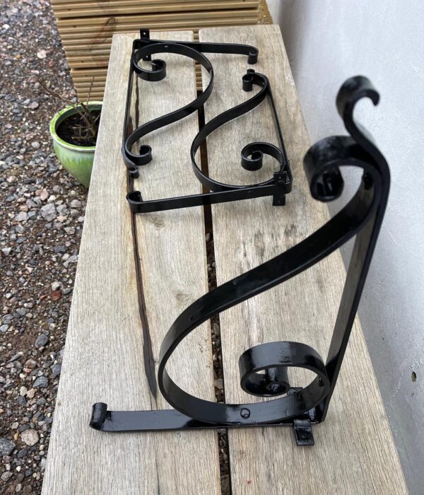 Hanging basket brackets 3