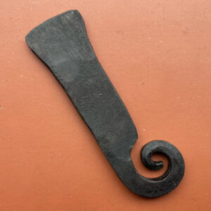 Paint tin opener with spiral tail
